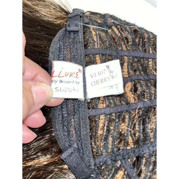 ARIA Wig by TRESSALLURE, Cherry wood Oil Basic Cool Comfort Cap Chic & Messy 6 - Picture 3 of 15